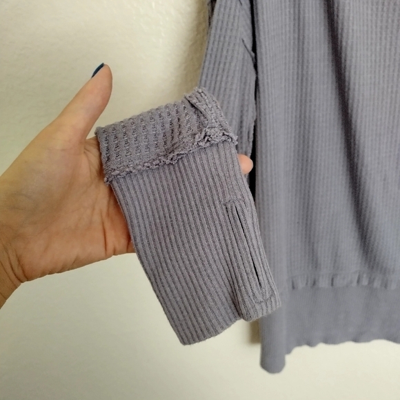 Free People We The Free Phoenix Thermal Knit Tunic Top Thumb hole Sz M - Picture 5 of 7